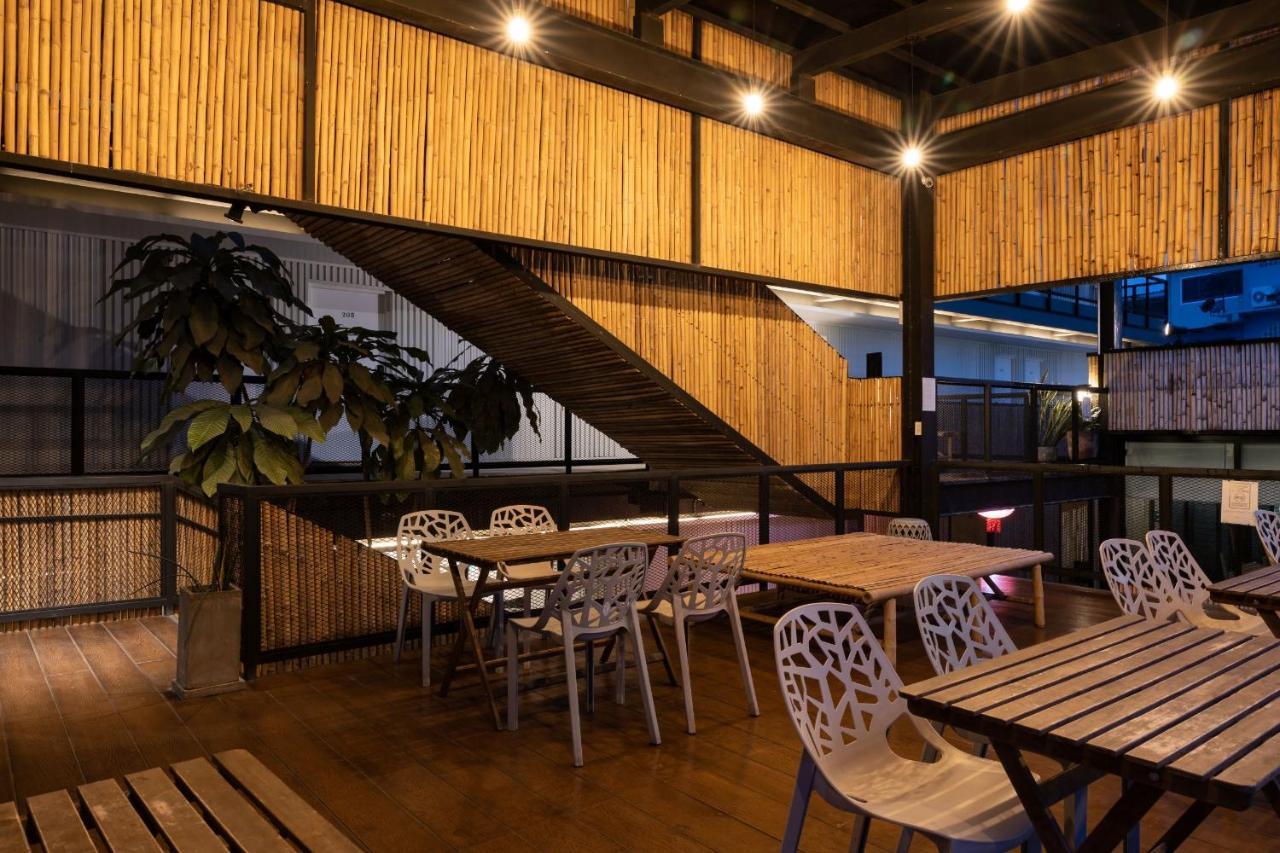 Pakchong Center Poshtel Hotel Exterior photo