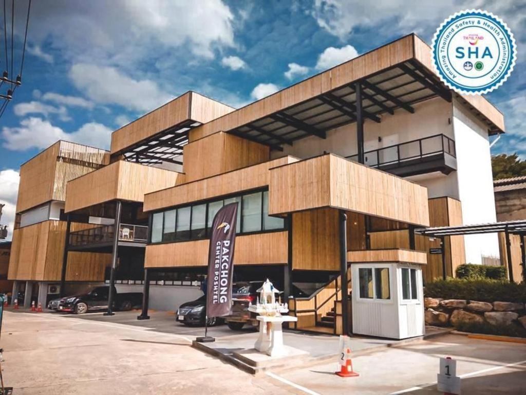 Pakchong Center Poshtel Hotel Exterior photo